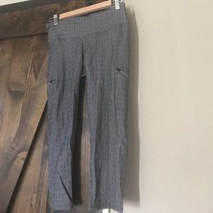 Athleta Chatarunga Capri